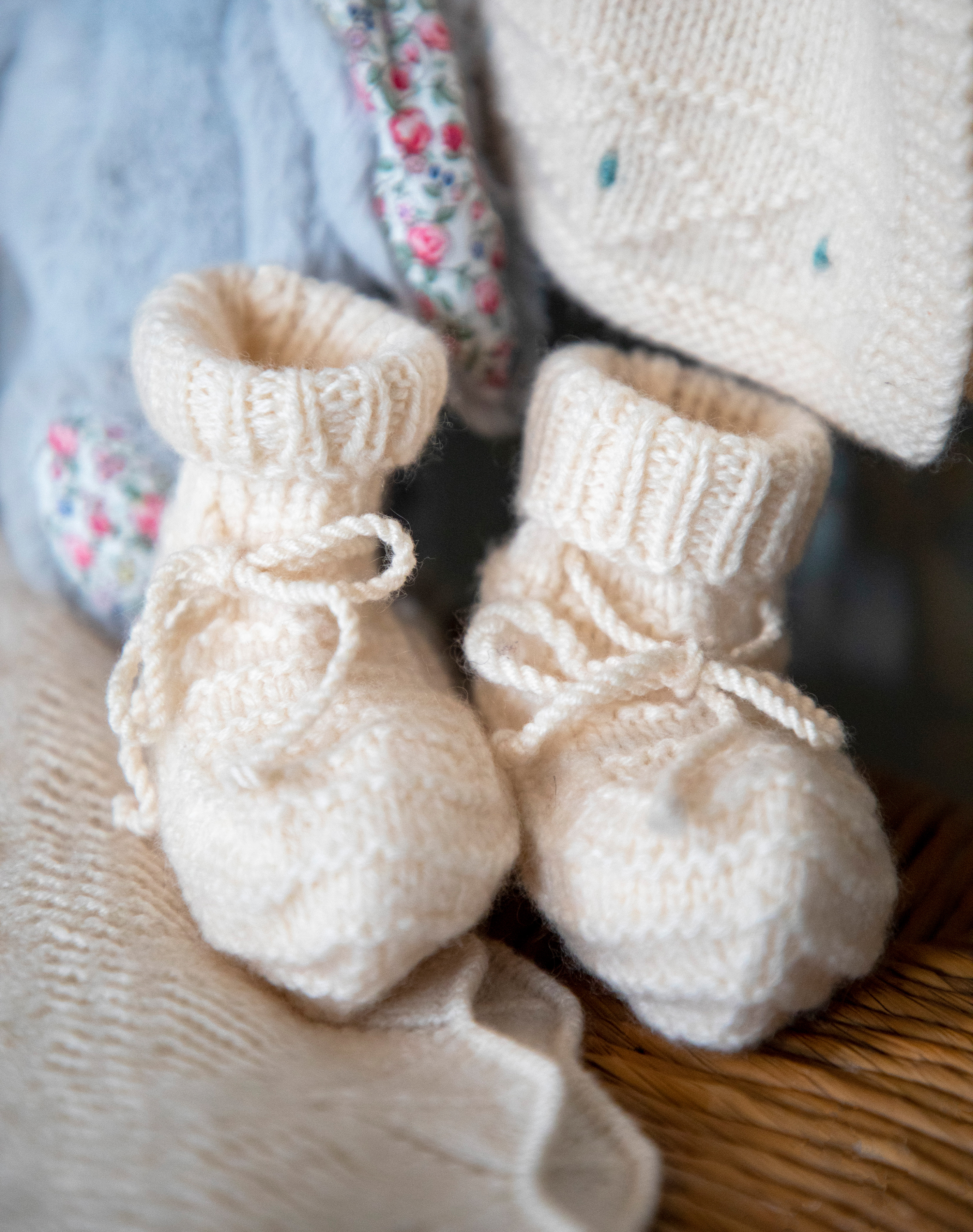 Cashmere Hand Knit Bootees Winter White